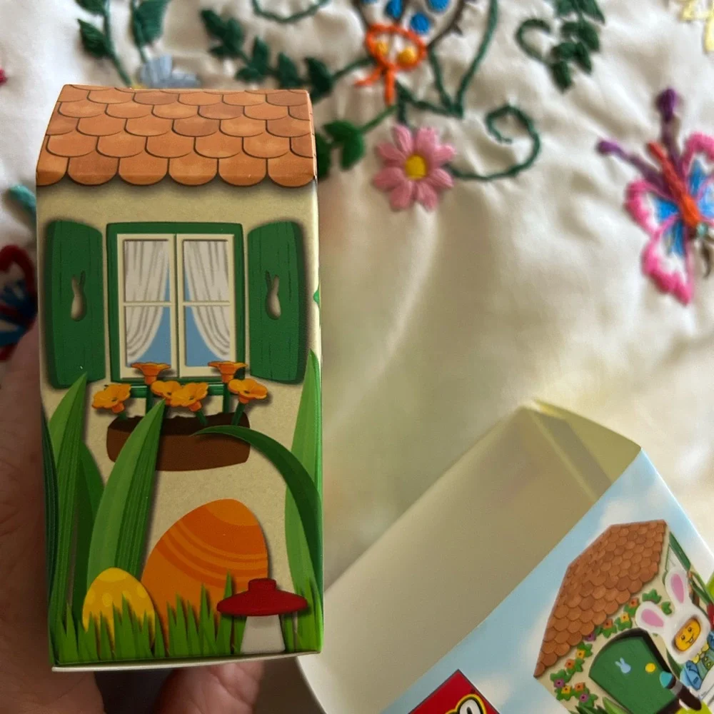New Retired LEGO Easter Bunny Hut Lego
